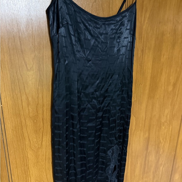 SKIMS 
Jacquard Lace Long Slip Dress - Picture 2 of 5